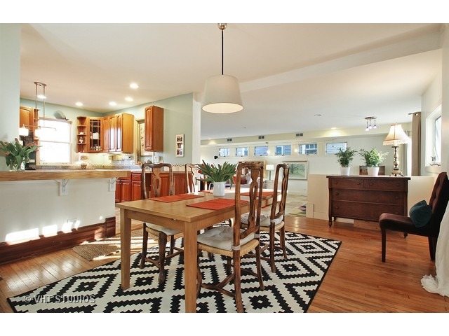 1815 Wesley Ave, Evanston, IL 60201 photo 5