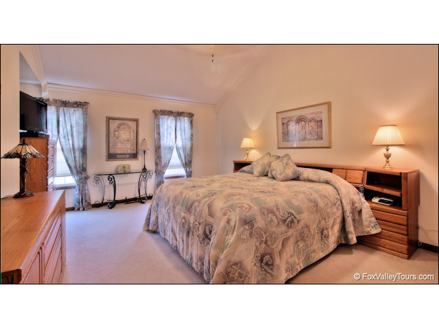 1270 Cobblers Xing, Elgin, IL 60120 photo 16