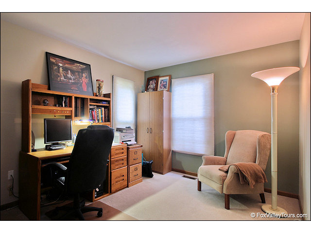 1270 Cobblers Xing, Elgin, IL 60120 photo 17