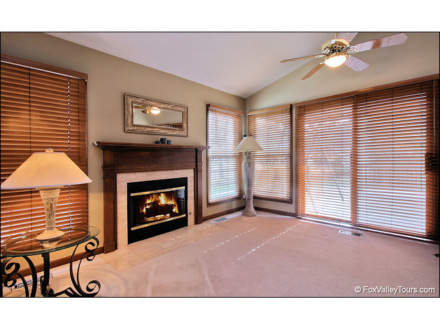 1270 Cobblers Xing, Elgin, IL 60120 photo 10