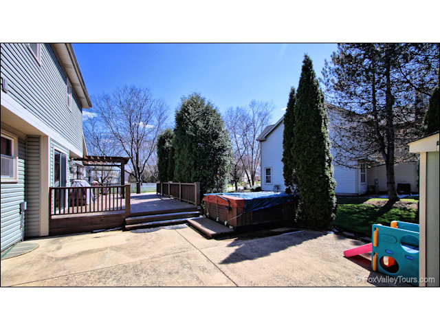 1270 Cobblers Xing, Elgin, IL 60120 photo 23