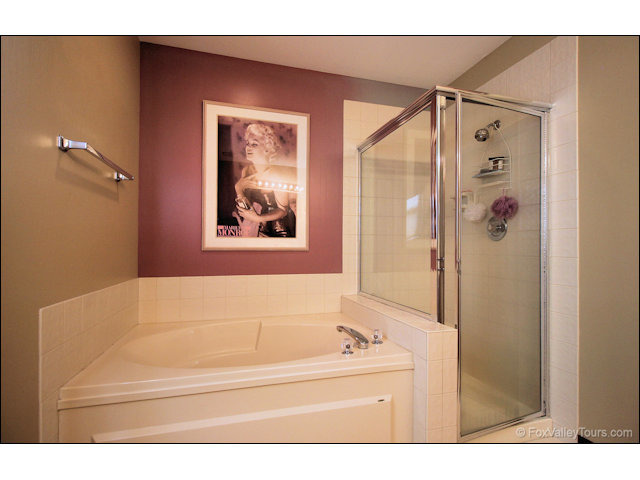 1270 Cobblers Xing, Elgin, IL 60120 photo 20