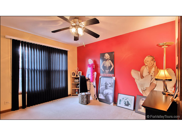 1270 Cobblers Xing, Elgin, IL 60120 photo 18