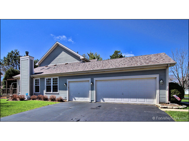 1270 Cobblers Xing, Elgin, IL 60120 photo 2