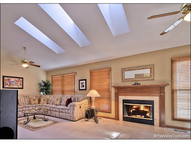 1270 Cobblers Xing, Elgin, IL 60120 photo 8