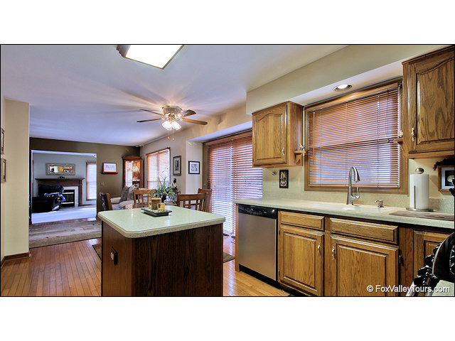 1270 Cobblers Xing, Elgin, IL 60120 photo 14