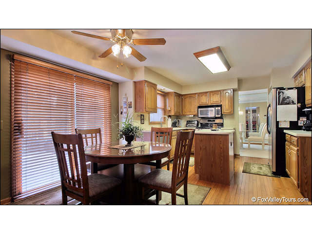 1270 Cobblers Xing, Elgin, IL 60120 photo 11