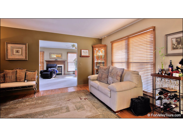 1270 Cobblers Xing, Elgin, IL 60120 photo 15