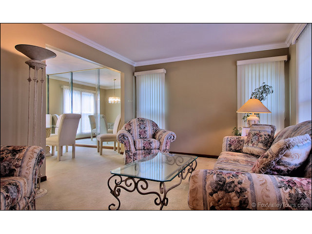 1270 Cobblers Xing, Elgin, IL 60120 photo 4