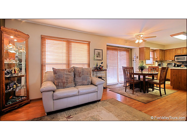 1270 Cobblers Xing, Elgin, IL 60120 photo 12