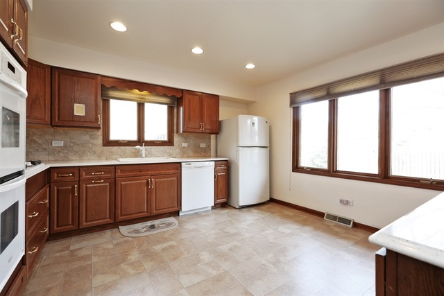 7105 Exner Rd, Darien, IL 60561 photo 4
