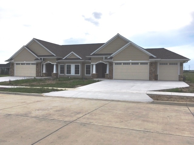 1860 Cedar Ln, Peru, IL 61354 photo 1