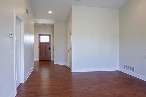 1850 Cedar Ln, Peru, IL 61354 photo 3