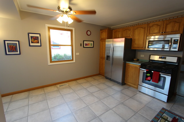 2608 Kirchoff Rd, Rolling Meadows, IL 60008 photo 4