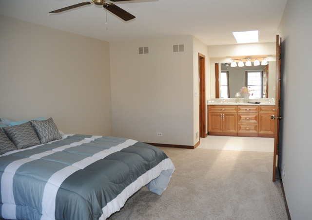 1655 Brittany Ln, Hoffman Estates, IL 60192 photo 10