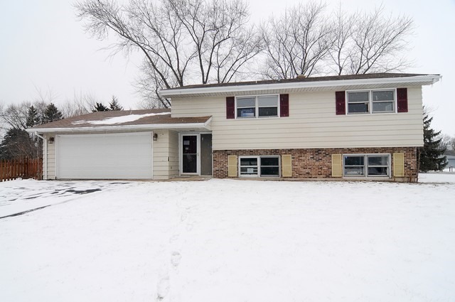 4809 Jeffrey St, Mchenry, IL 60051 photo 2