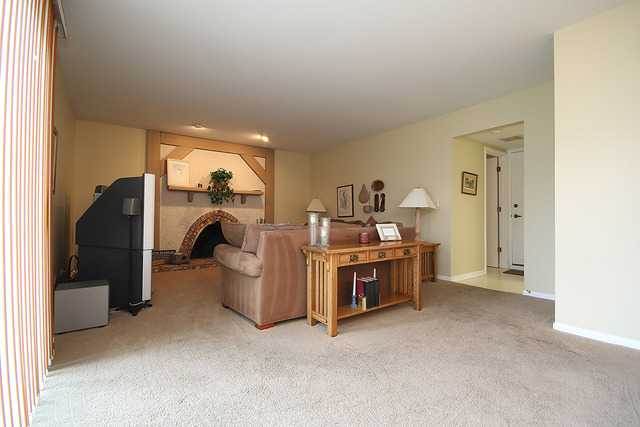2072 Gladstone Dr, Wheaton, IL 60189 photo 13