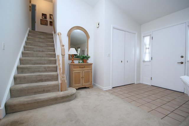 2072 Gladstone Dr, Wheaton, IL 60189 photo 3