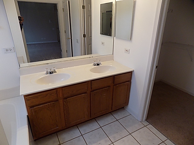2902 Coastal Dr, Aurora, IL 60503 photo 8
