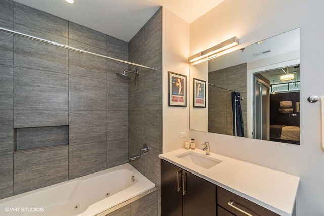 1800 W Grace St #526, Chicago, IL 60613 photo 9