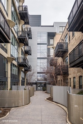 1800 W Grace St #526, Chicago, IL 60613 photo 1