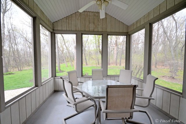 9703 Fox Bluff Ln, Spring Grove, IL 60081 photo 10