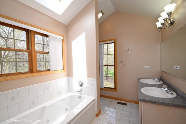 9703 Fox Bluff Ln, Spring Grove, IL 60081 photo 12