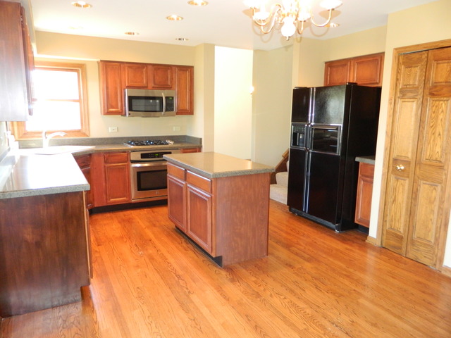 5285 Landers Dr, Hoffman Estates, IL 60192 photo 10