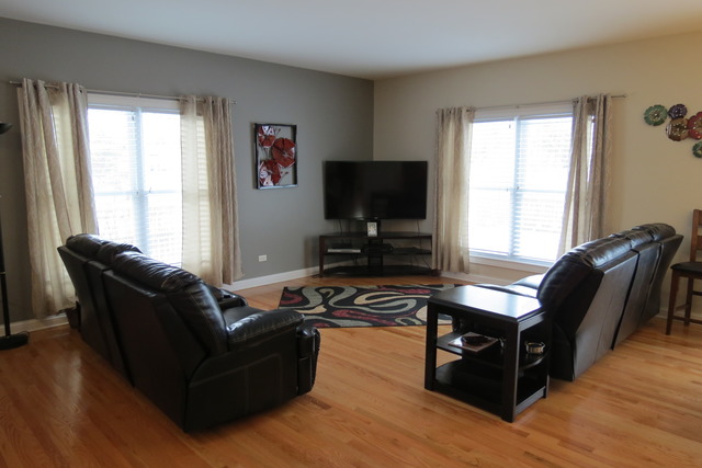 105 S Berteau Ave, Bartlett, IL 60103 photo 14