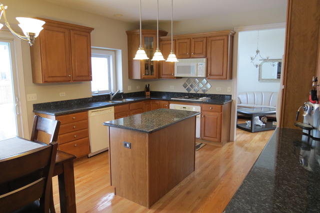 105 S Berteau Ave, Bartlett, IL 60103 photo 11