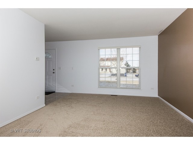 1572 Marigold Ln, Minooka, IL 60447 photo 2
