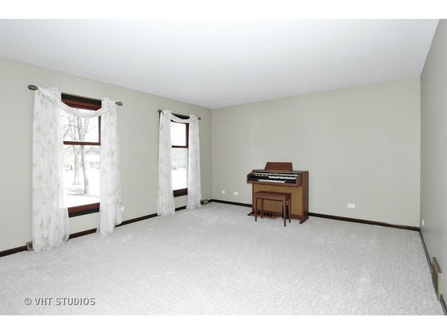 38 W515 Arrowmaker Pass, Elgin, IL 60124 photo 3