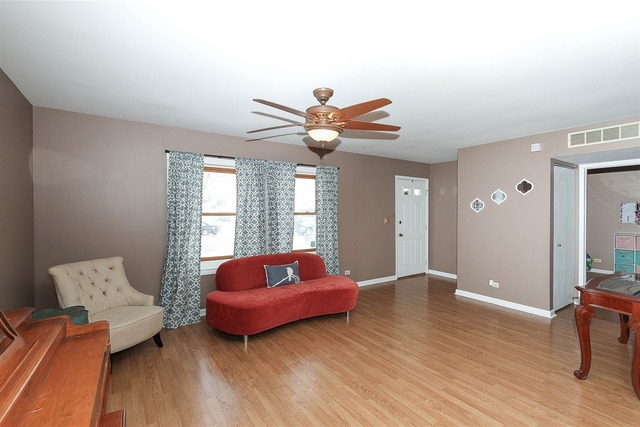 85 Joslyn Dr, Elgin, IL 60120 photo 3
