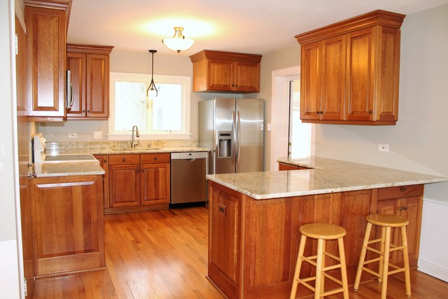 918 S Main St, Wheaton, IL 60189 photo 2