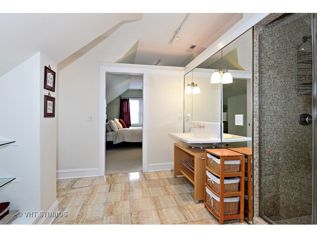 5903 N Kostner Ave, Chicago, IL 60646 photo 9