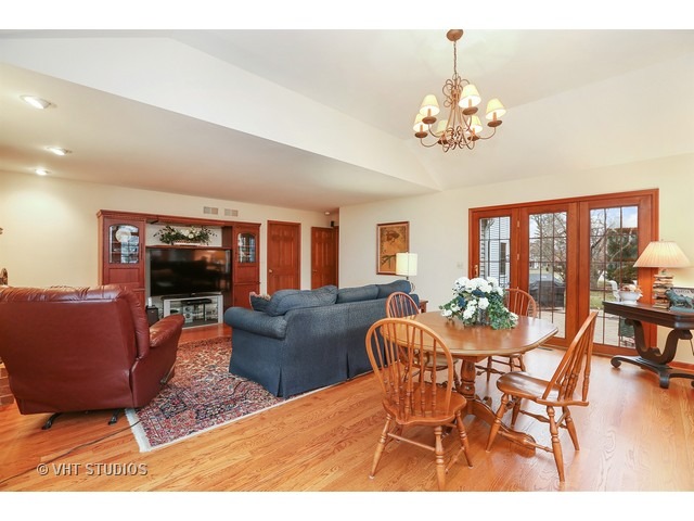 25 W752 Chieftain Ln, Wheaton, IL 60189 photo 13