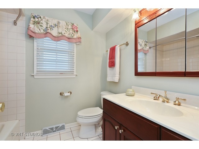 25 W752 Chieftain Ln, Wheaton, IL 60189 photo 20