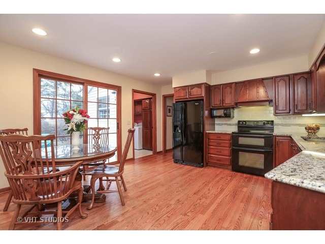 25 W752 Chieftain Ln, Wheaton, IL 60189 photo 10