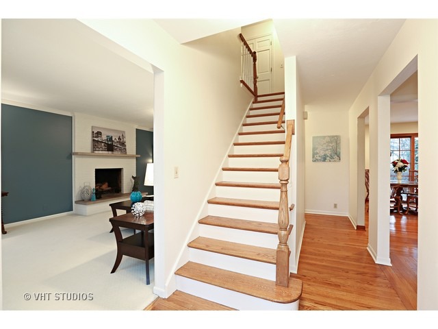 25 W752 Chieftain Ln, Wheaton, IL 60189 photo 3