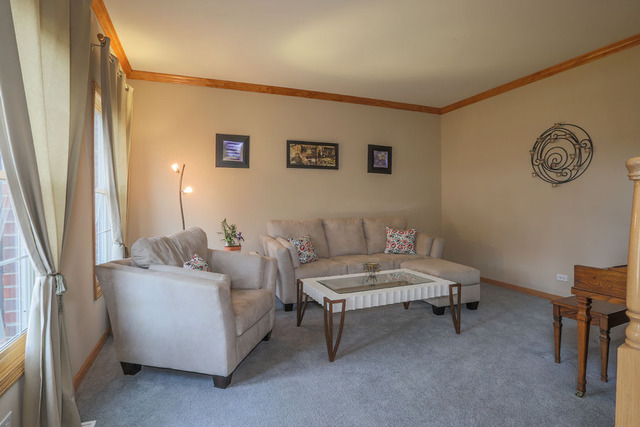2047 Gardner Cir, Aurora, IL 60503 photo 3
