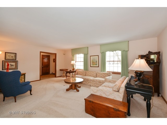 1424 S Main St, Wheaton, IL 60189 photo 3