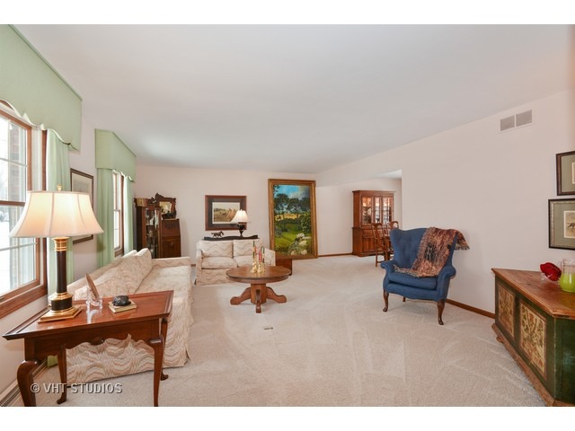 1424 S Main St, Wheaton, IL 60189 photo 4