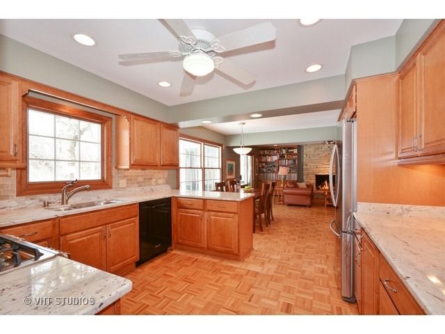 1424 S Main St, Wheaton, IL 60189 photo 5