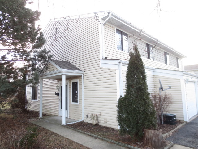 690 Brighton Pl #13A, Wheeling, IL 60090 photo 2