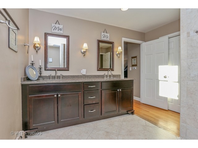 237 Valley Rd, Cary, IL 60013 photo 8