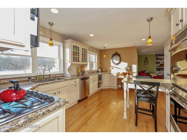 237 Valley Rd, Cary, IL 60013 photo 3