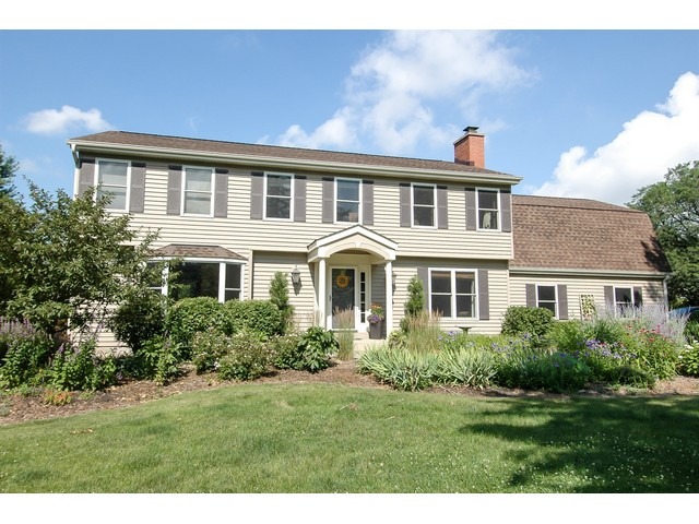 237 Valley Rd, Cary, IL 60013 photo 1