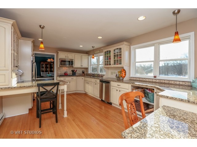 237 Valley Rd, Cary, IL 60013 photo 2