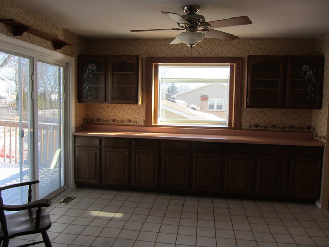 1250 Hassell Rd, Hoffman Estates, IL 60169 photo 8