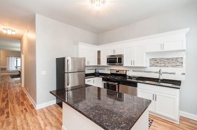 535 E 46th St, Chicago, IL 60653 photo 3